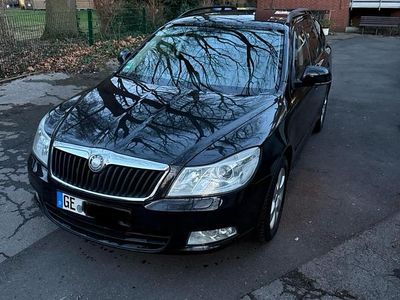 Schwarz Gebraucht 2009 Skoda Octavia Kombi | 3.900 € (Fairer Preis)