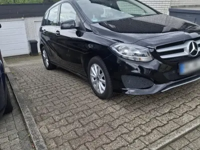 Używany Mercedes 200 150 KM (110 kW) 2017 Czarny Hatchback
