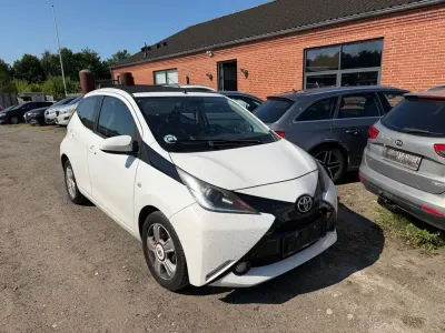 Gebraucht Toyota Aygo Edition-S 69 PS (50 kW) 2015 Weiß Kleinwagen