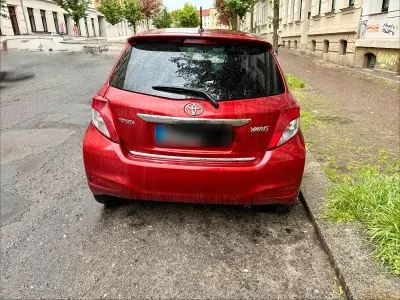Gebraucht Toyota Yaris 90 PS (66 kW) 2012 Rot Kleinwagen