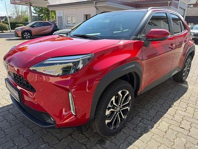 Neu Toyota Yaris Cross Team 131 PS (96 kW) 2026 Emotional red SUV