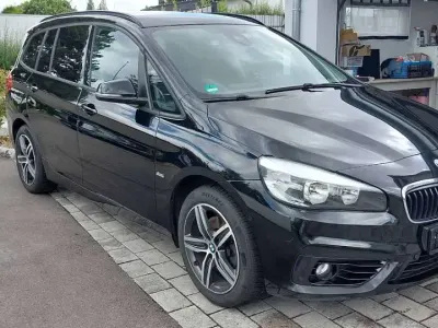 Gebraucht BMW 218 Gran Tourer Sport Line 150 PS (110 kW) 2016 Schwarz Van / Kleinbus