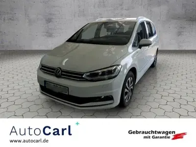 Gebraucht VW Touran Active 150 PS (110 kW) 2023 Pure white Van / Kleinbus