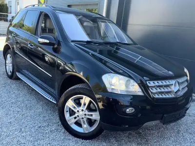 Käytetty Mercedes ML420 306 HP (225 kW) 2007 Musta Katumaasturi
