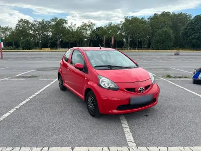 Gebraucht Toyota Aygo 68 PS (50 kW) 2008 Rot Kleinwagen
