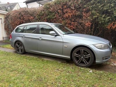 Gebraucht BMW 320 184 PS (135 kW) 2011 Blau Kombi