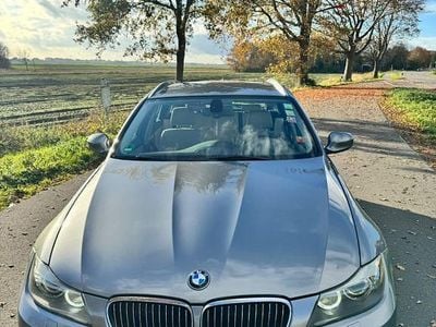 Grau Gebraucht 2010 BMW 325 Exclusive Kombi | 9.999 € (Fairer Preis)