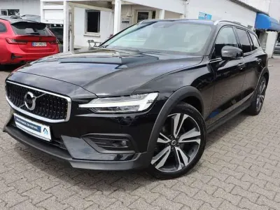 Gebraucht Volvo V60 CC Pro 190 PS (139 kW) 2020 Onyx black Kombi