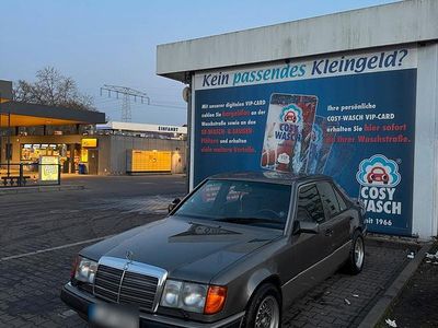 Gebraucht Mercedes E220 150 PS (110 kW) 1993 Grau Limousine