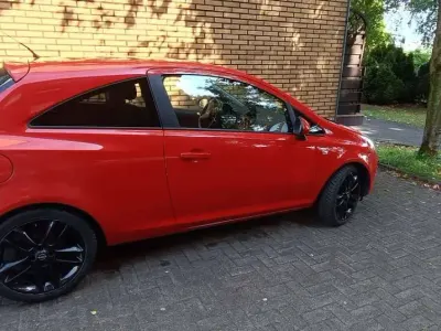 Gebraucht Opel Corsa Color Edition 90 PS (66 kW) 2010 Rot Kleinwagen
