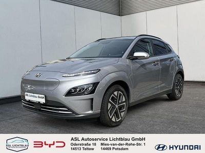 Gebraucht Hyundai Kona Trend 100 kW (136 PS) 2023 Shimmering silver SUV