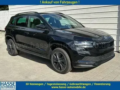 Neu Skoda Karoq SportLine 150 PS (110 kW) 2026 Black magic perleffekt SUV