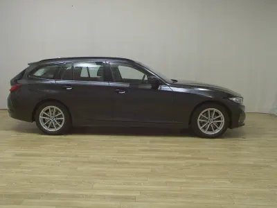 Gebraucht BMW 320 Sport Line 190 PS (139 kW) 2023 Schwarz Kombi