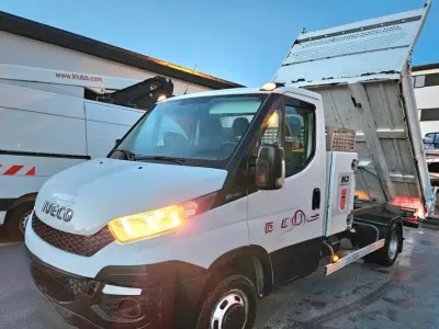 Gebraucht Iveco Daily 107 PS (78 kW) 2016 Weiß Coupé