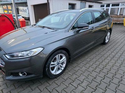 Grau Gebraucht 2015 Ford Mondeo Kombi | 8.800 € (Fairer Preis)