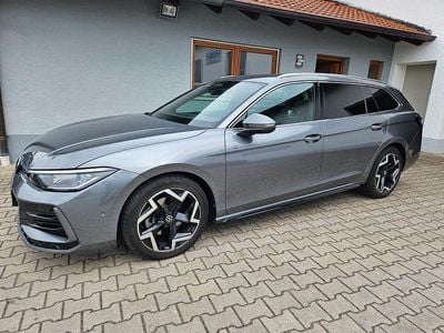 Usata VW Passat R-line 150 CV (110 kW) 2025 Grigio Station wagon