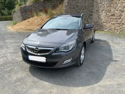 Gebraucht Opel Astra 140 PS (102 kW) 2010 Grau Kombi
