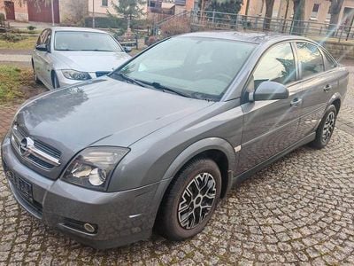 Grau Gebraucht 2005 Opel Vectra Edition Limousine | 1.990 € (Fairer Preis)
