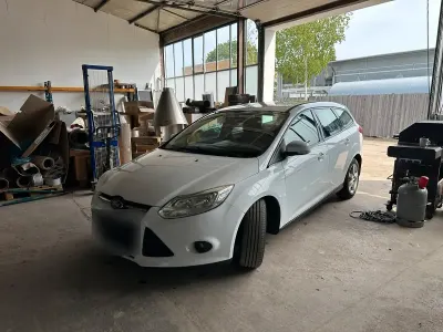 Gebraucht Ford Focus 116 PS (85 kW) 2011 Weiß Kombi