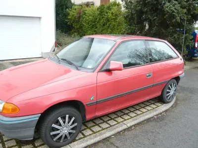 Gebraucht Opel Astra 71 PS (52 kW) 1994 Rot Limousine