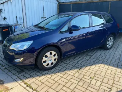 Gebraucht Opel Astra Selection 101 PS (74 kW) 2011 Royal blau (s2) Kombi