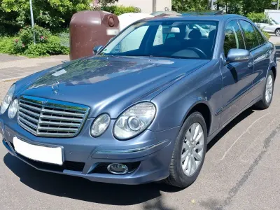 Gebraucht Mercedes E200 Elegance 184 PS (135 kW) 2007 Blau Limousine