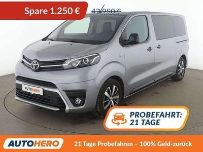 Grau Gebraucht 2023 Toyota Proace Executive Van / Kleinbus | 41.740 € (Fairer Preis)