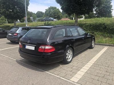 Mercedes E200