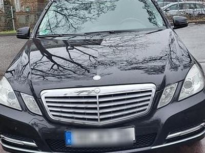 Gebraucht Mercedes E220 170 PS (125 kW) 2012 Schwarz Limousine