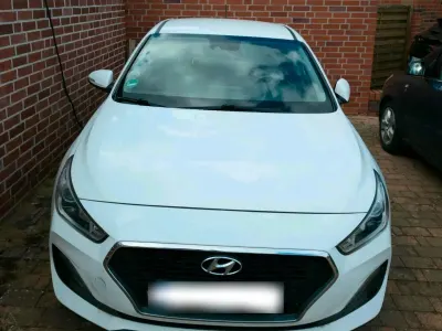 Gebraucht Hyundai i30 99 PS (72 kW) 2018 Weiß Kleinwagen