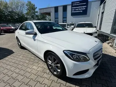Gebraucht Mercedes C200 184 PS (135 kW) 2016 Weiß Limousine