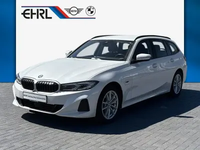 Begagnad BMW 330e Shadowline 292 HK (214 kW) 2022 Vit Kombi