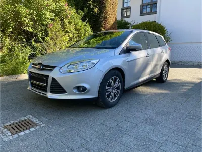 Używany Ford Focus SYNC Edition 125 KM (91 kW) 2014 Srebrny Kombi
