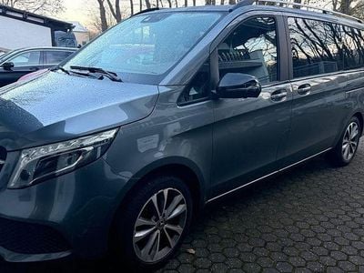 Grau Gebraucht 2021 Mercedes V300 Avantgarde Van / Kleinbus | 48.500 € (Fairer Preis)