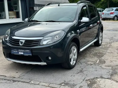 Gebraucht Dacia Sandero Stepway 85 PS (62 kW) 2012 Grau Kleinwagen