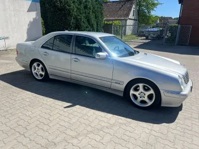 Używany Mercedes E320