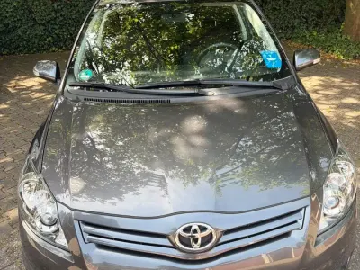 Gebraucht Toyota Auris 132 PS (97 kW) 2010 Grau Kleinwagen