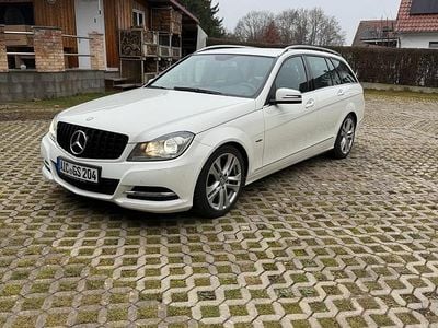 Weiß Gebraucht 2012 Mercedes C180 Avantgarde Kombi | 10.450 €