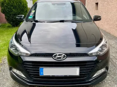 Gebraucht Hyundai i20 Passion 101 PS (74 kW) 2016 Schwarz Kleinwagen