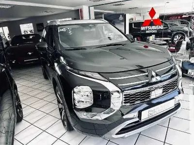 Neu Mitsubishi Outlander P-HEV Top 306 PS (225 kW) 2025 Schwarz SUV