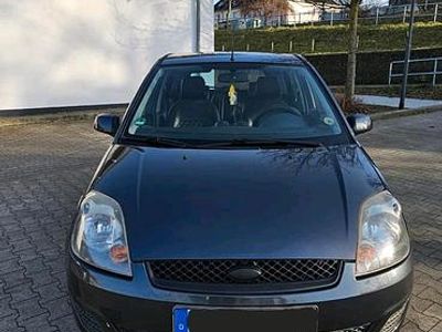 Gebraucht Ford Fiesta 80 PS (58 kW) 2008 Blau Kleinwagen