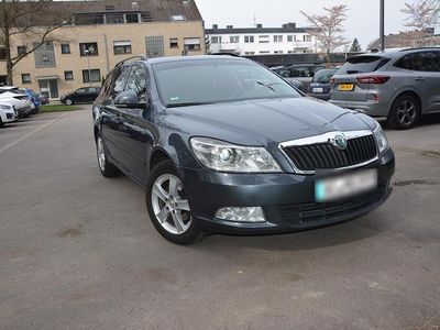 Gebraucht Skoda Octavia 105 PS (77 kW) 2011 Grau Kombi