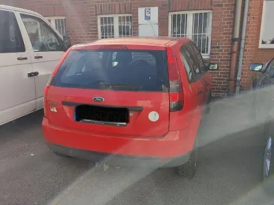Gebraucht Ford Fiesta Viva 70 PS (51 kW) 2004 Rot Kleinwagen
