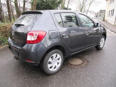 Grau Gebraucht 2016 Dacia Sandero Lauréate Limousine | 2.245 €