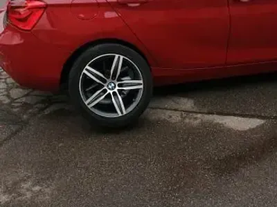 Gebraucht BMW 118 Advantage 136 PS (100 kW) 2019 Rot Limousine