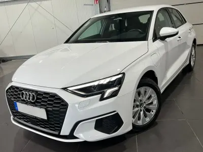 Gebraucht Audi A3 Sport 204 PS (150 kW) 2022 Ibisweiss Limousine
