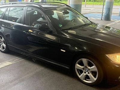 Gebraucht BMW 320 163 PS (119 kW) 2009 Schwarz Kombi