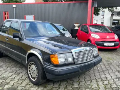 Gebraucht Mercedes 200 72 PS (52 kW) 1988 Schwarz Limousine