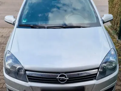 Begagnad Opel Astra 105 HK (77 kW) 2004 Silver Sedan