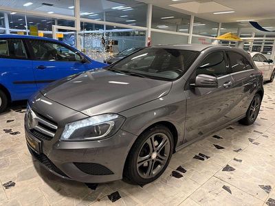 Gebraucht Mercedes A180 122 PS (89 kW) 2012 Grau Limousine
